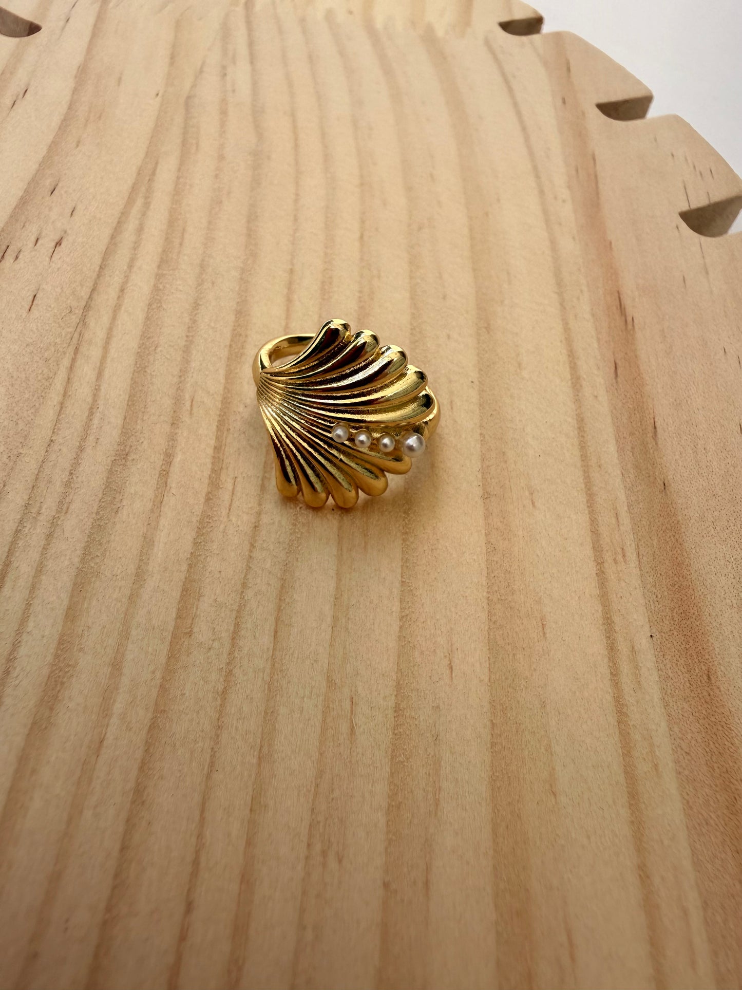 Isla Pearl Shell Ring