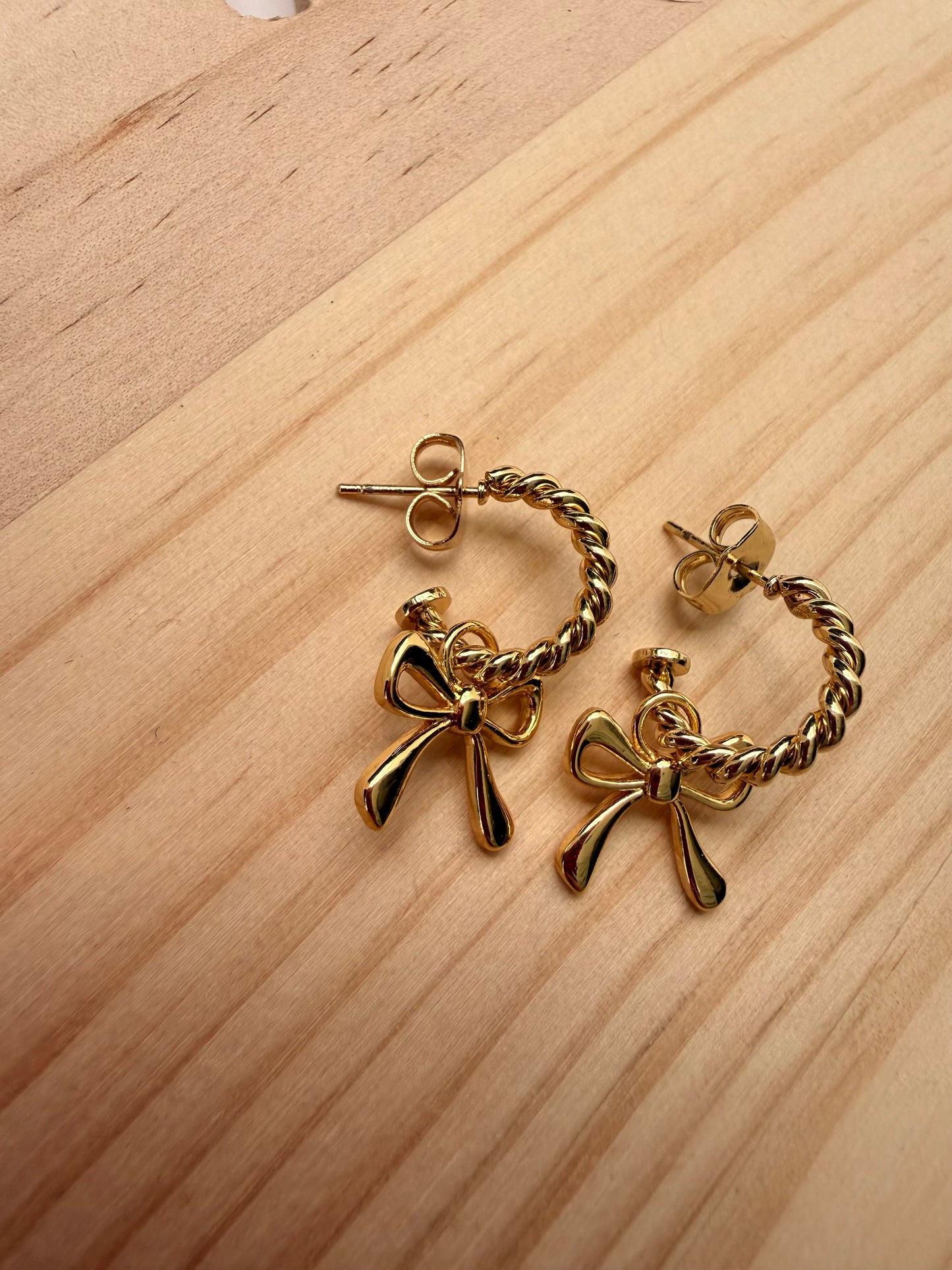 Amour Bow Hoops