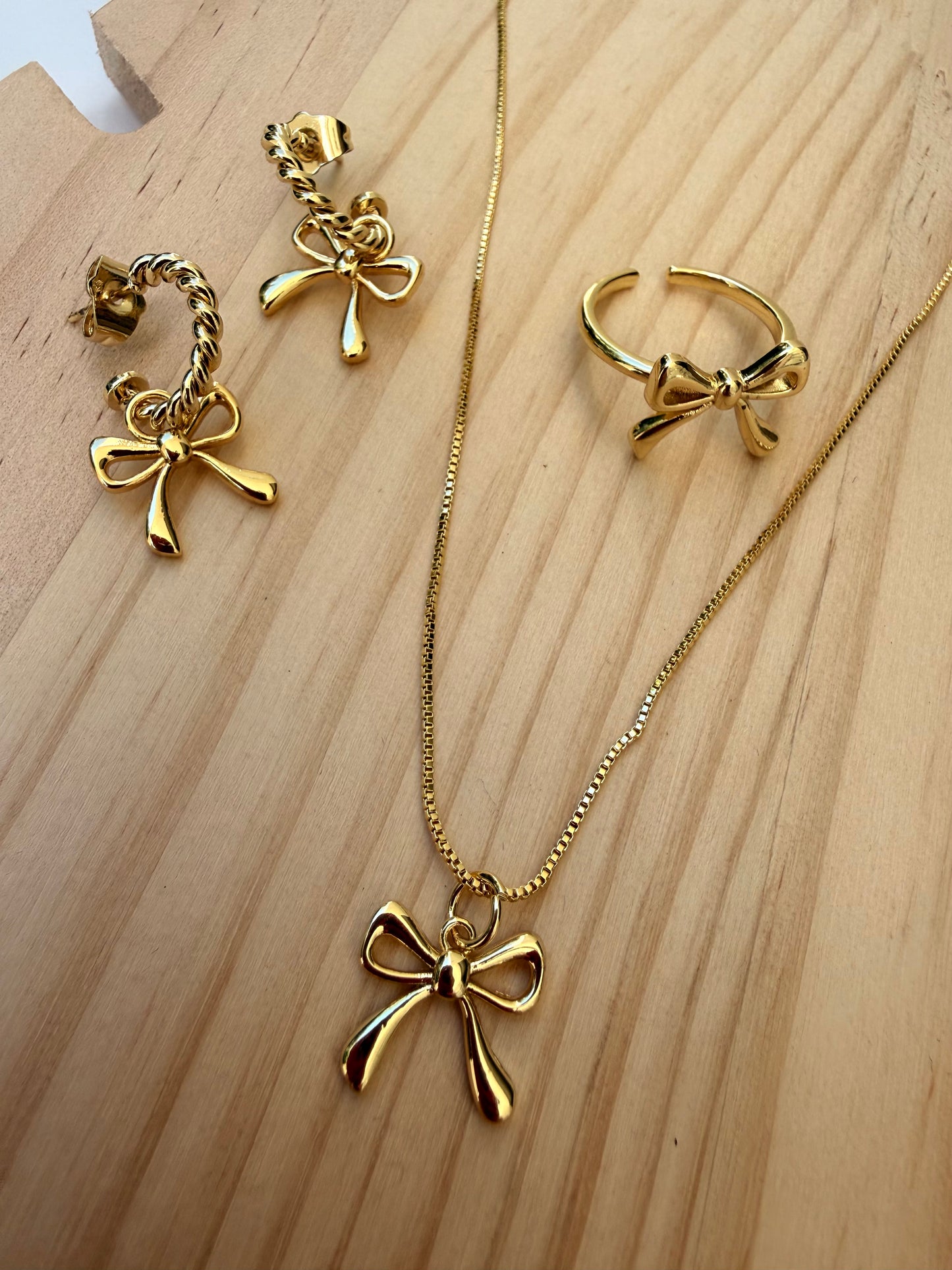 Amour Bow Necklace