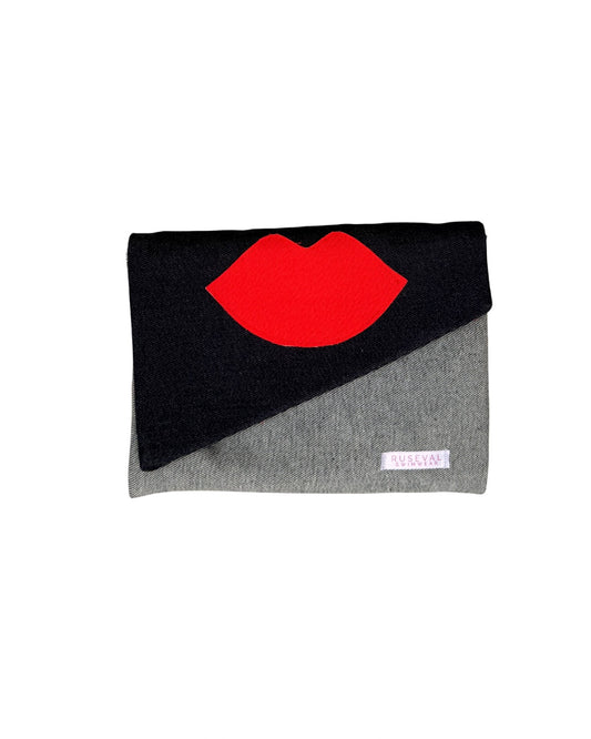Kiss Me Clutch