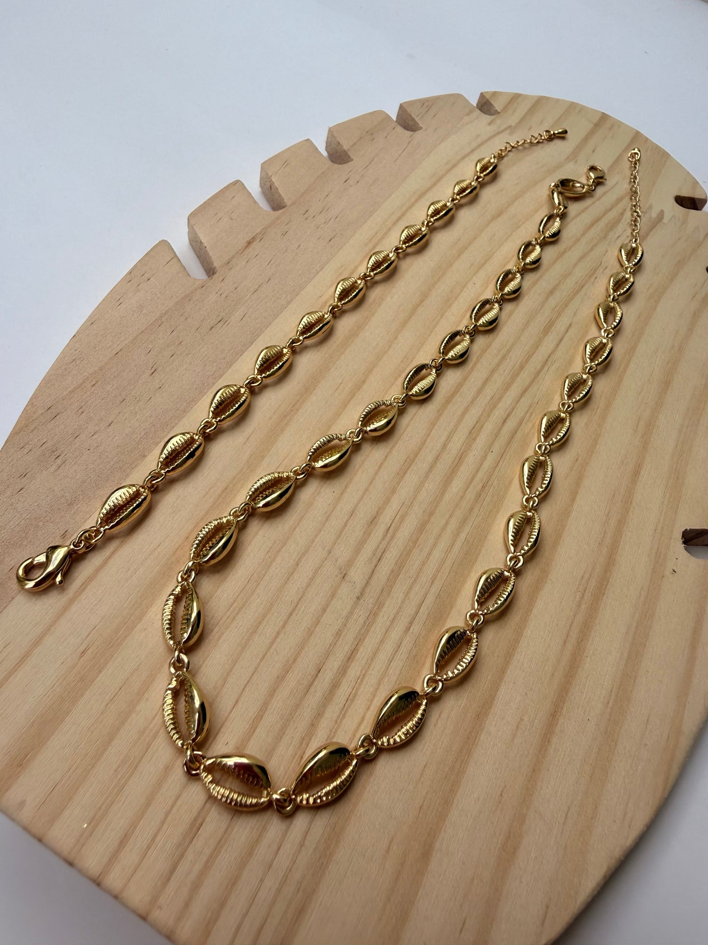 Isla Cowrie Necklace