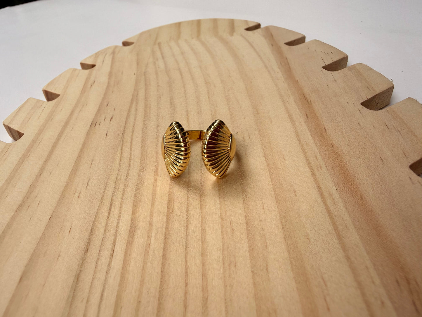 Solea Shell Ring