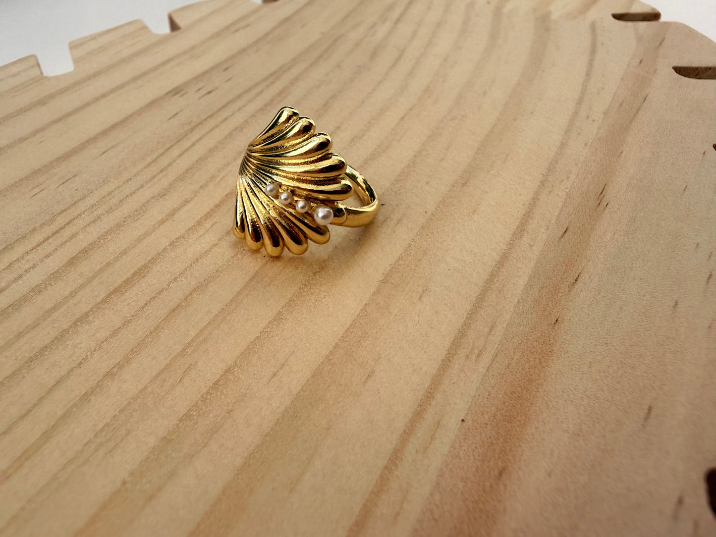 Isla Pearl Shell Ring