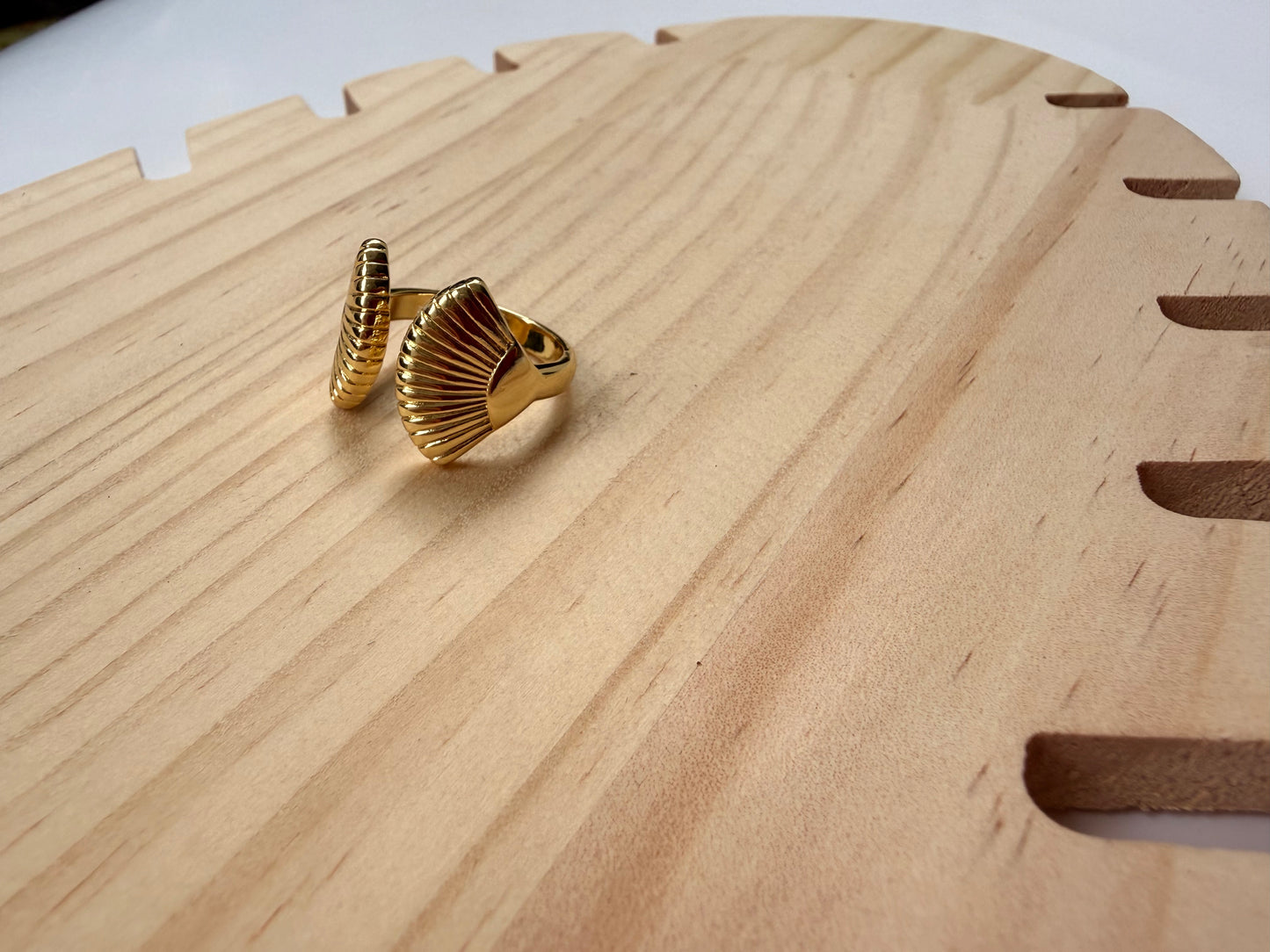 Solea Shell Ring