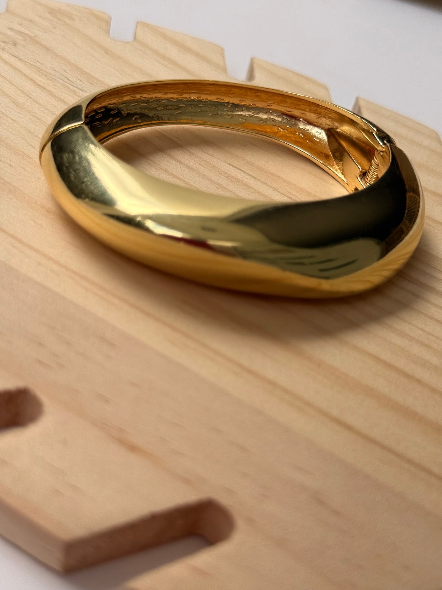 Aura Sculpt Cuff