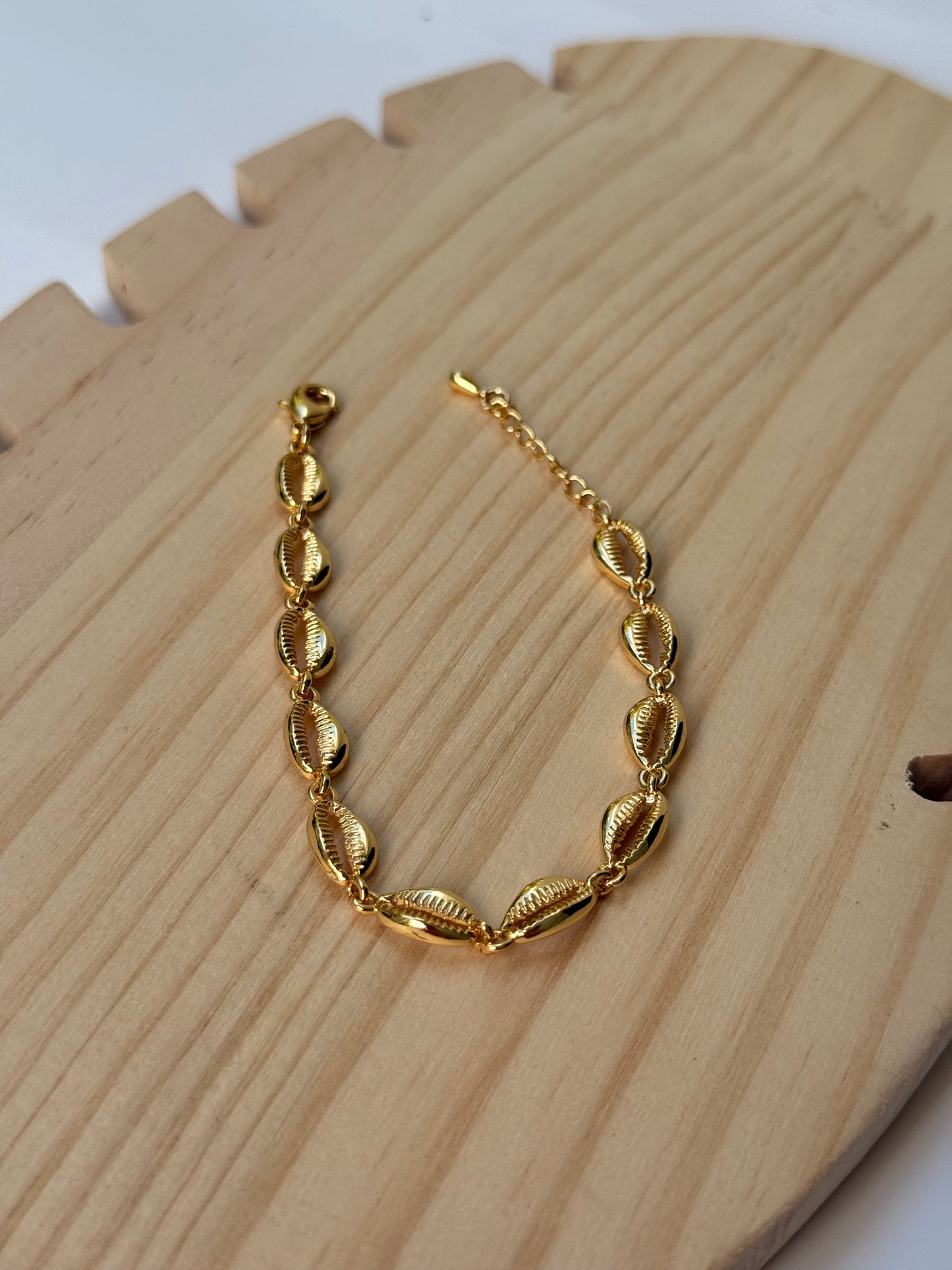 Isla Cowrie Necklace